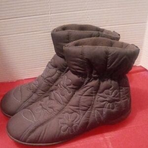 Acorn Quilted Floral Gray BootsWomen,s 11